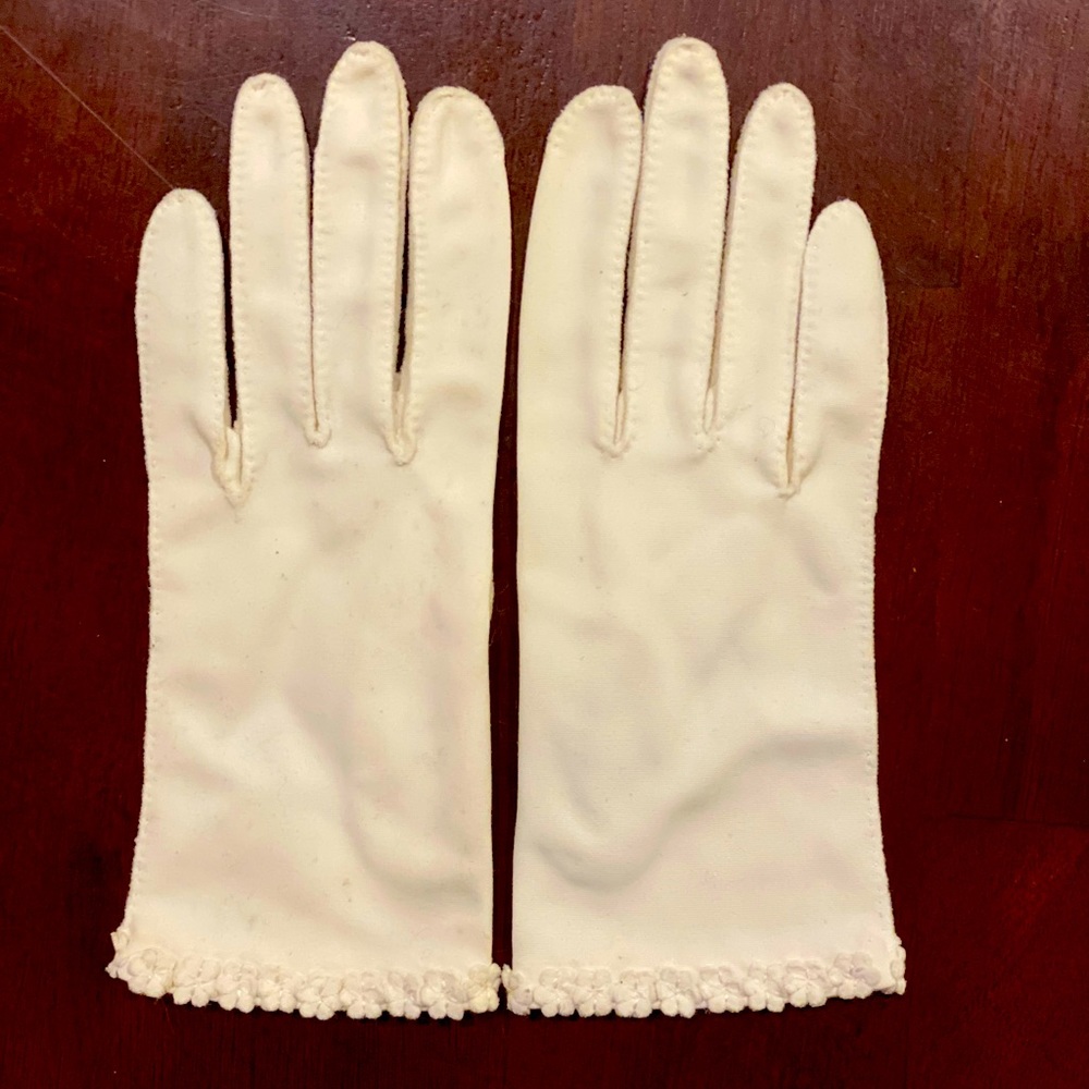Kids White Ivory antique Gloves with flowers